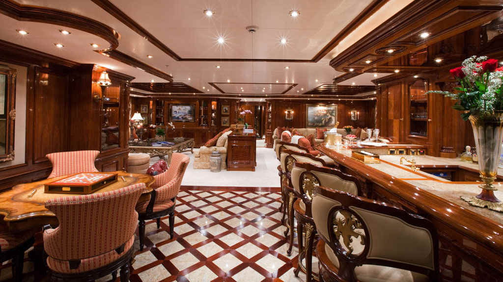 Yacht Martha Ann bar