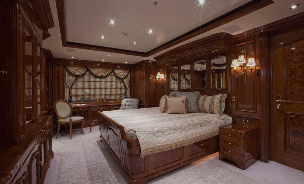 Yacht Martha Ann stateroom
