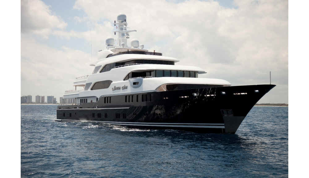 Yacht Martha Ann Cruise