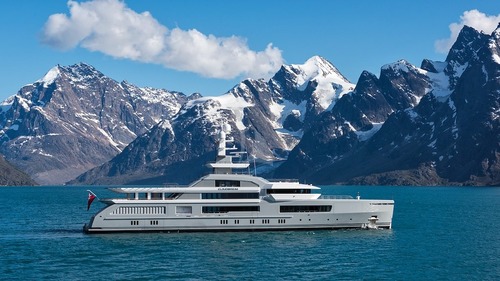 Yacht Cloudbreak