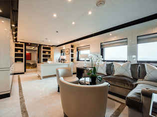 Yacht Elixir salon