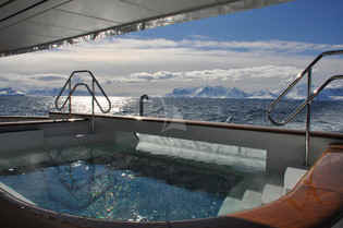 Yacht pool