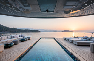 Yacht pool