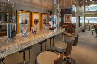 Yacht Serenity bar
