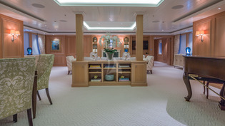 Bella Vita interior