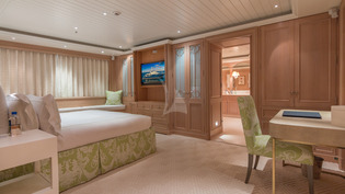 Guest bedroom