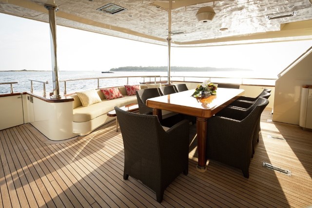 Outdoor deck