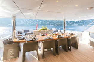 Icon outdoor dining